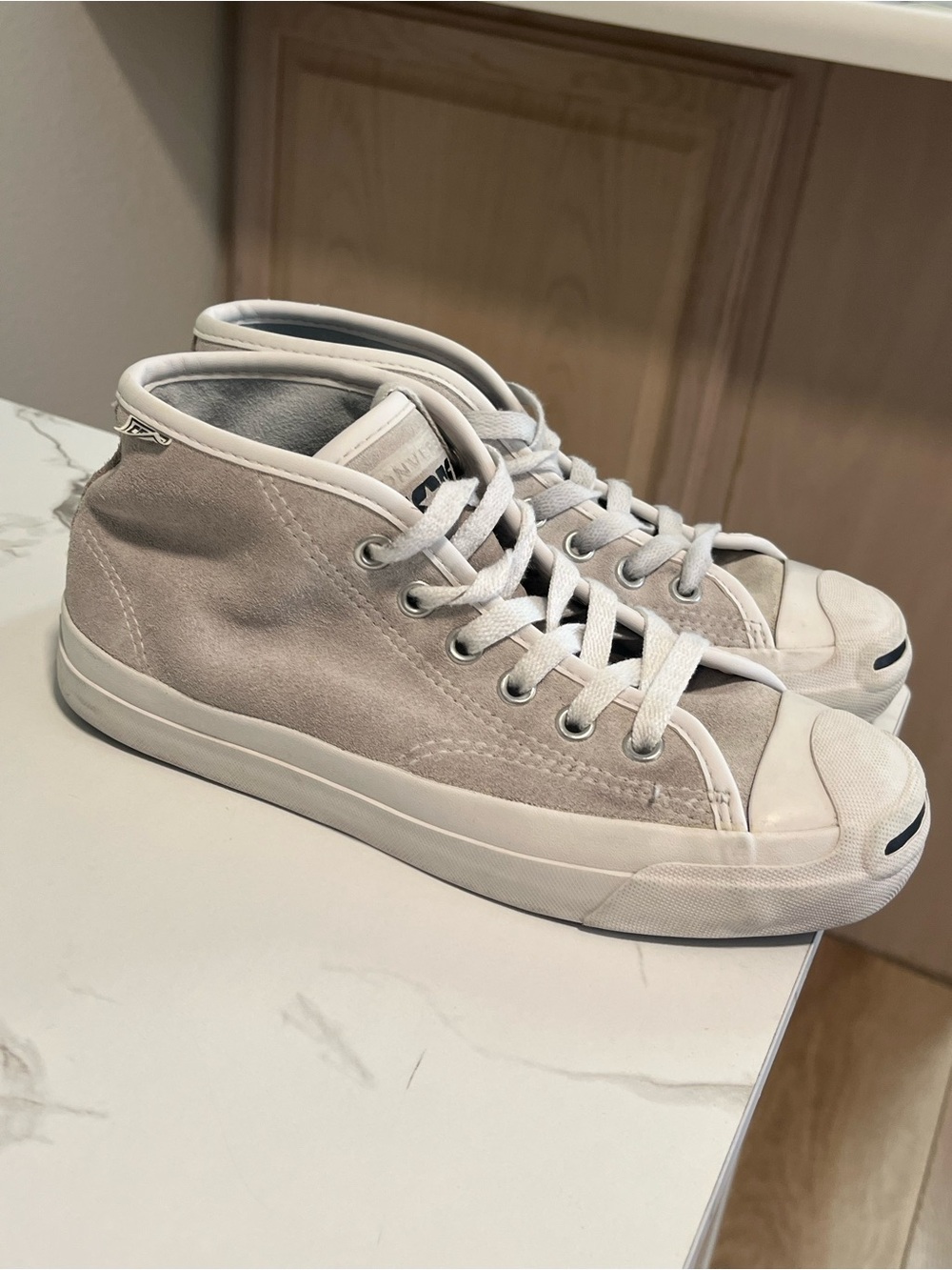 Converse Low Top Sneakers in Light Gray Suede